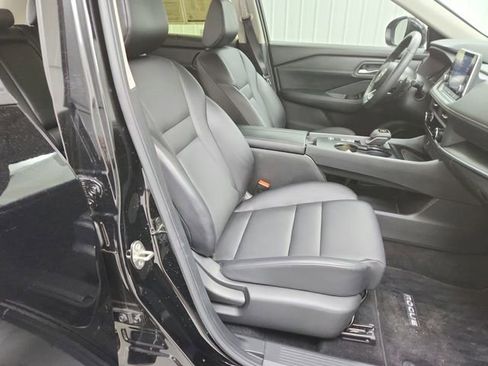 Used 2024 Nissan Rogue SV w/ SV Premium Package FWD image 35