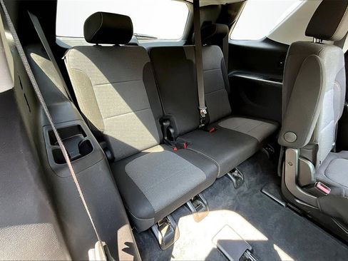 Used 2021 Chevrolet Traverse LT image 25