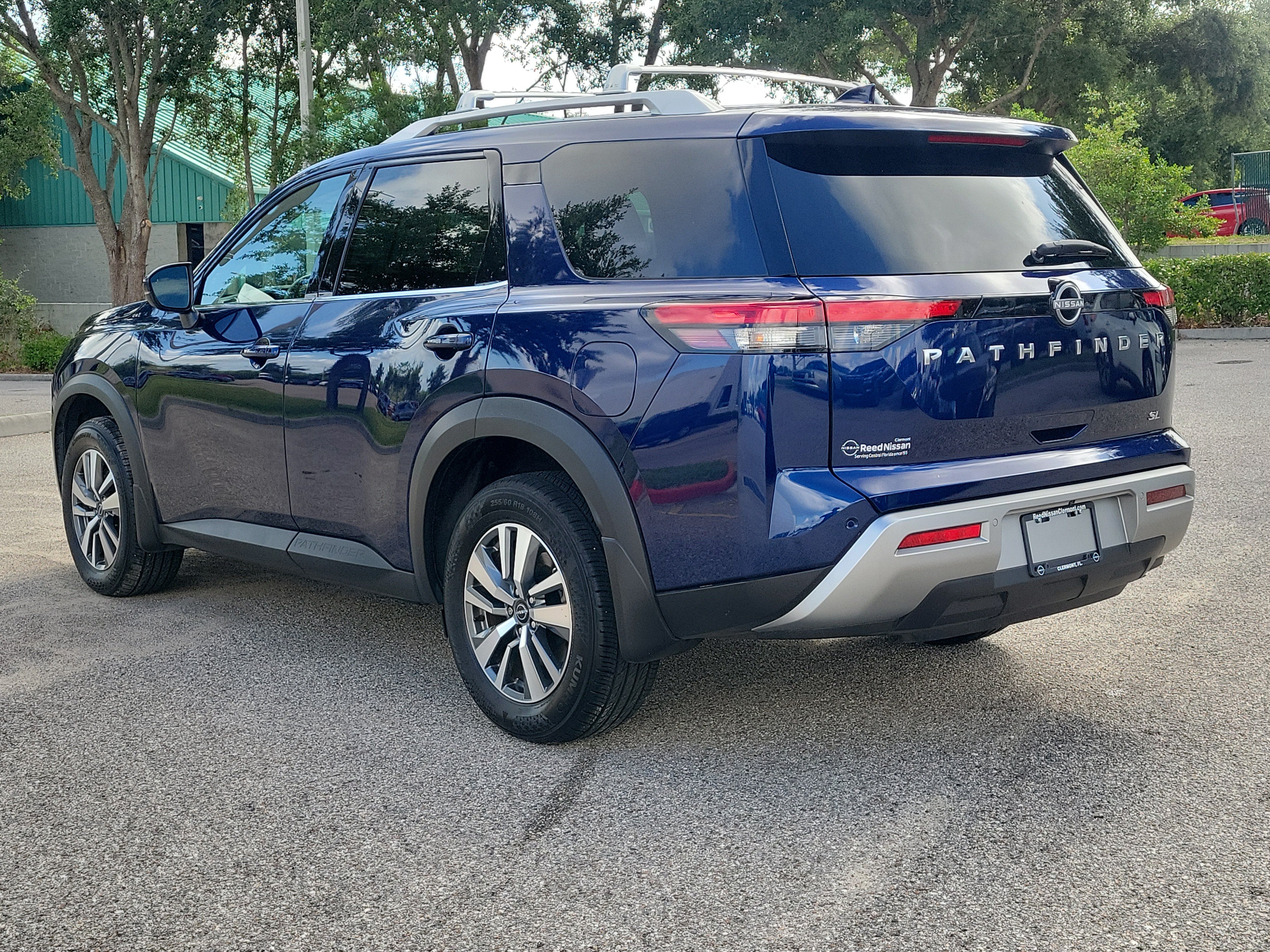 Certified 2025 Nissan Pathfinder SL FWD image 8