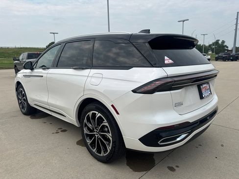 New 2026 Lincoln Nautilus Reserve AWD/4WD image 23