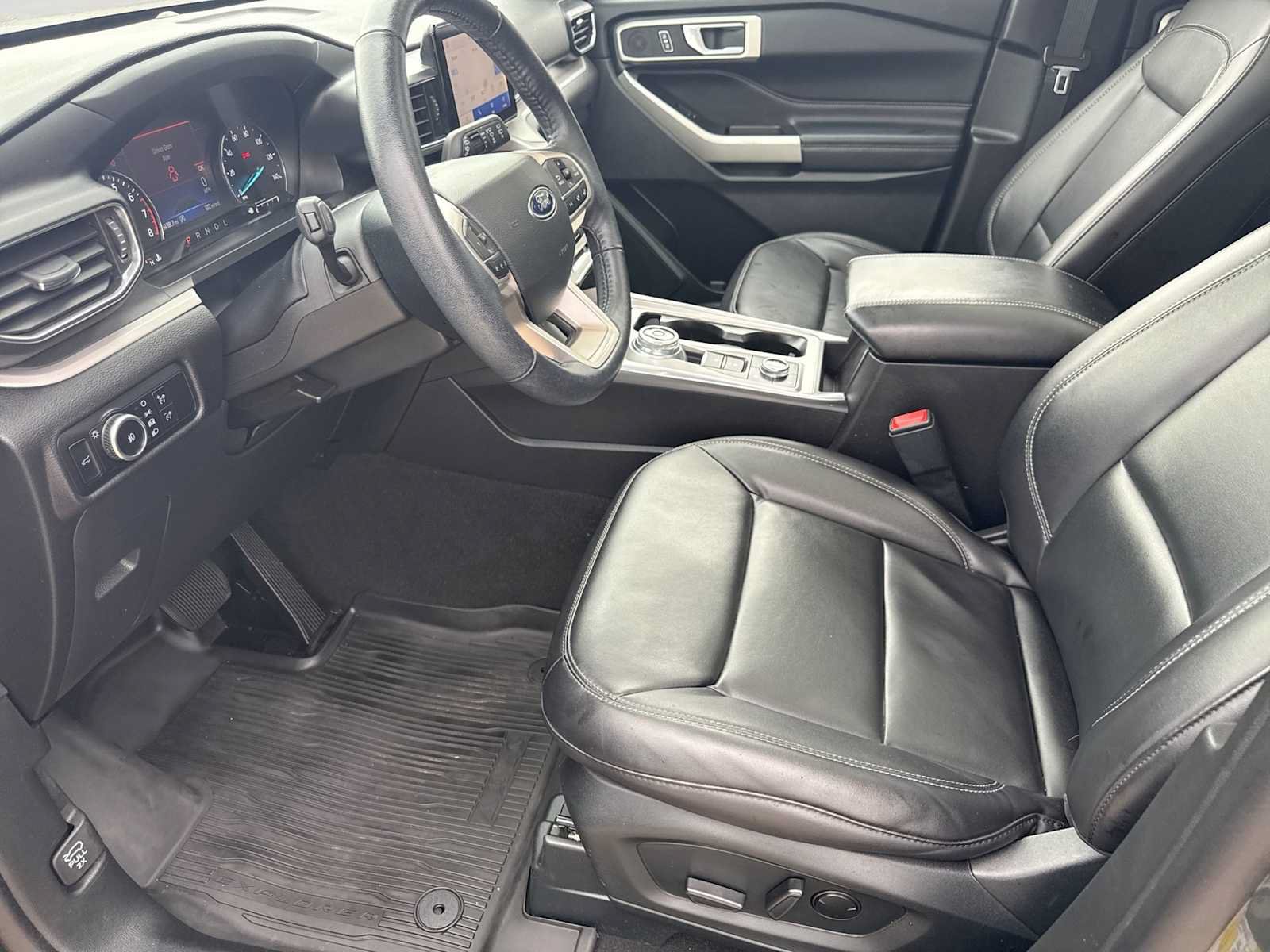 Used 2023 Ford Explorer XLT w/ Equipment Group 202A AWD/4WD image 15