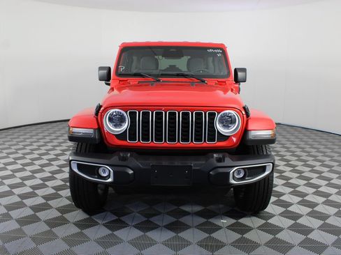 Used 2025 Jeep Wrangler Unlimited Sahara AWD/4WD image 25
