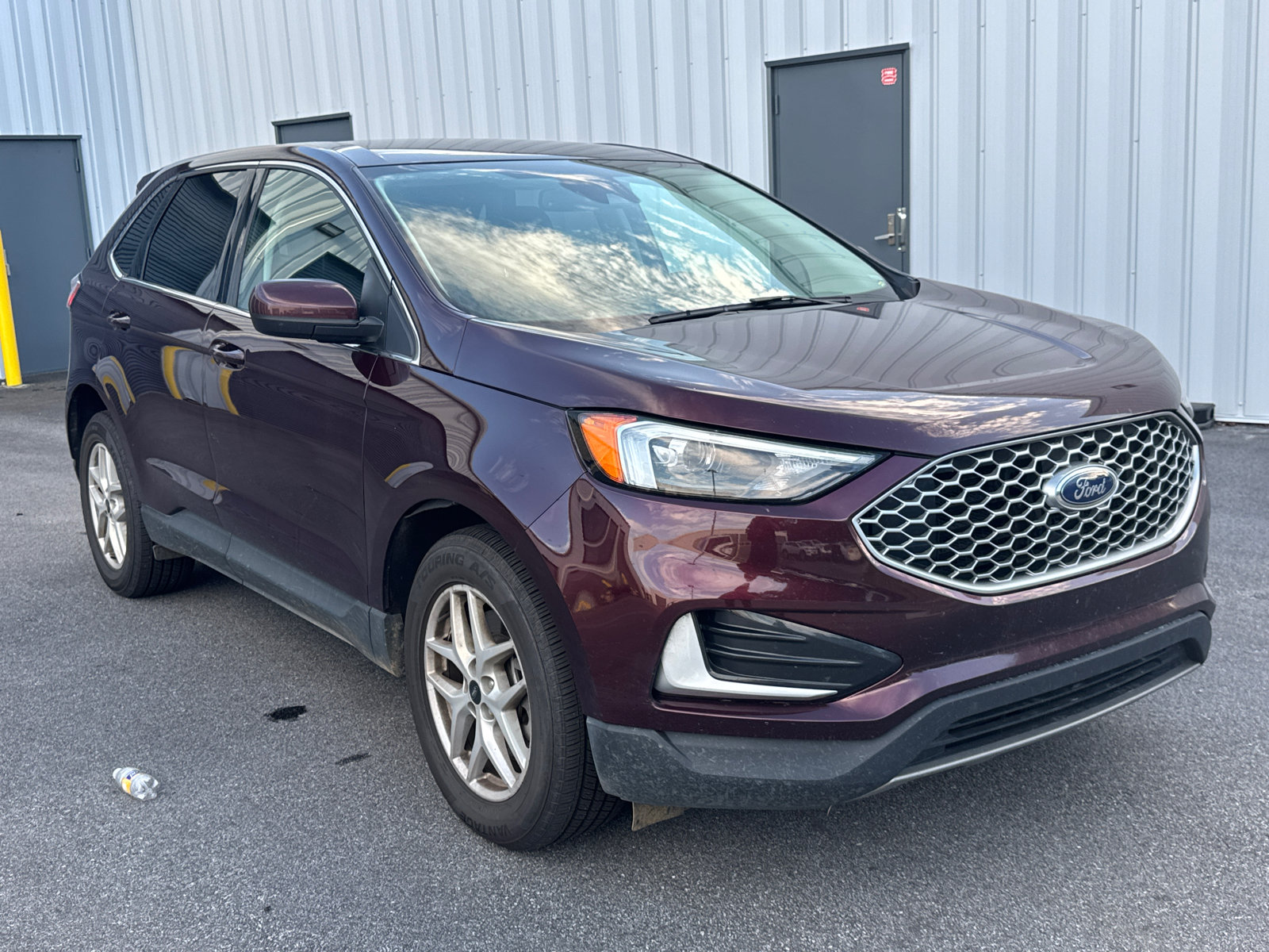 Used 2024 Ford Edge SEL AWD/4WD image 3