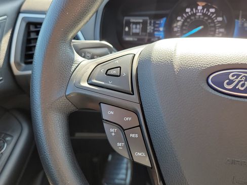 Used 2022 Ford Edge SE image 15