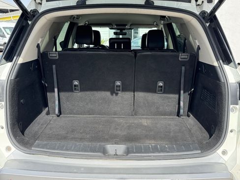 Used 2023 Nissan Pathfinder SL w/ Black Appearance Package FWD image 9