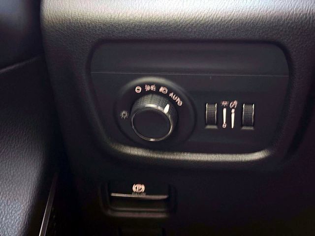 Used 2022 Jeep Grand Cherokee Laredo w/ Luxury Tech Group I AWD/4WD image 20
