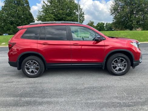 Used 2024 Honda Passport TrailSport image 3