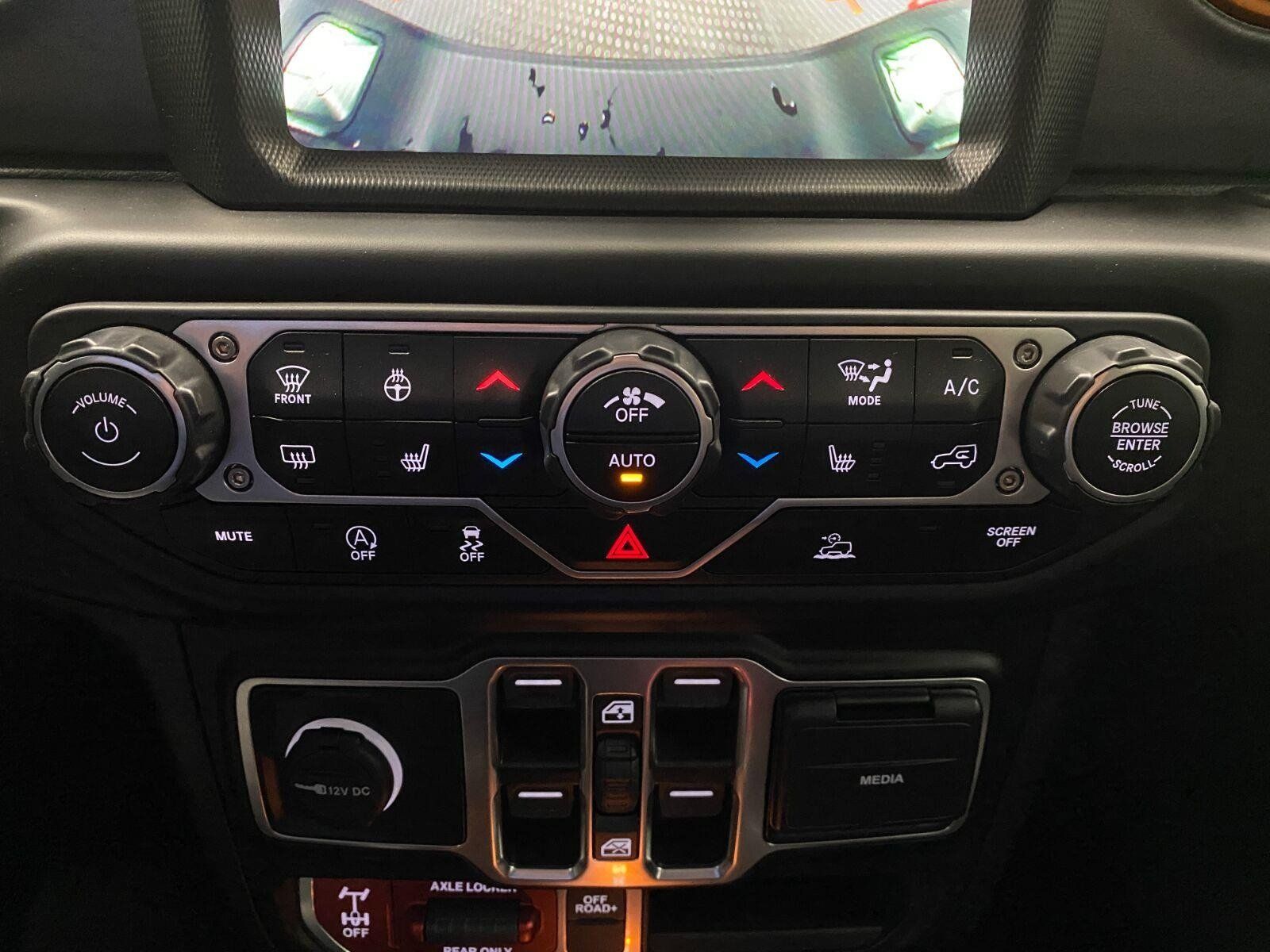 Used 2023 Jeep Gladiator Mojave w/ LED Lighting Group AWD/4WD image 24