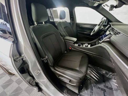 Used 2025 Jeep Grand Cherokee L Laredo RWD image 30