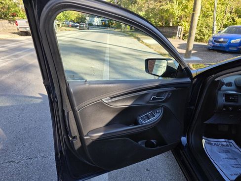 Used 2017 Chevrolet Impala LT image 9