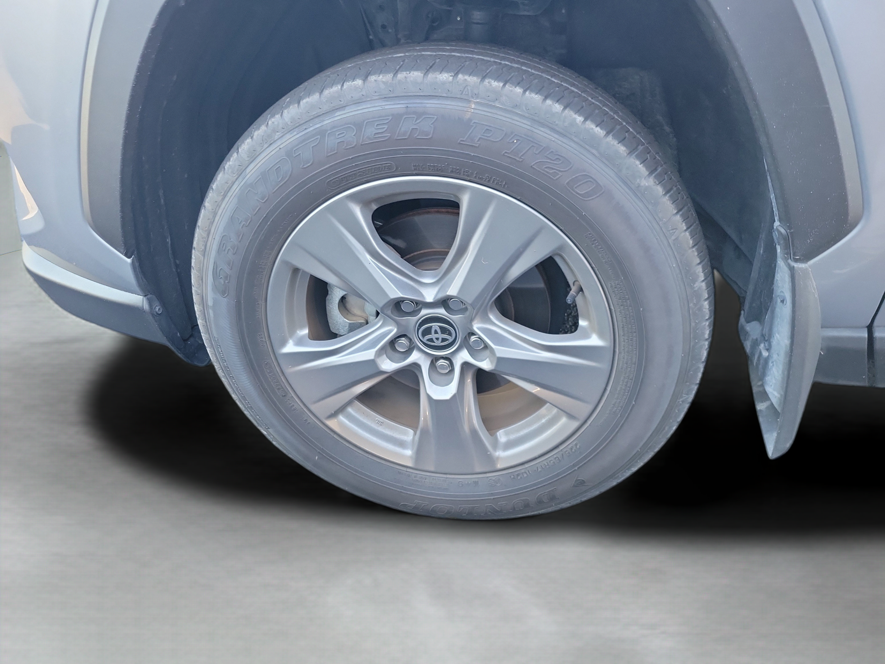 Used 2025 Toyota RAV4 XLE w/ Convenience Package FWD image 28
