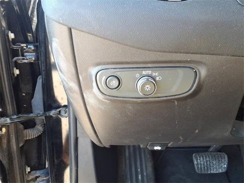 Used 2023 Chevrolet Equinox RS image 28