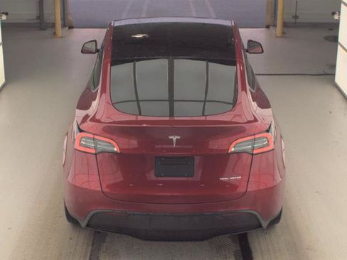 Used 2024 Tesla Model Y Long Range AWD/4WD image 4