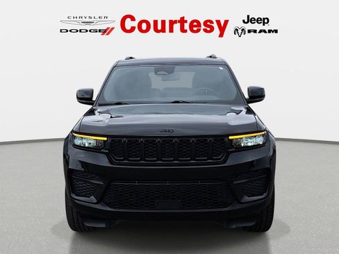 Certified 2023 Jeep Grand Cherokee Altitude AWD/4WD image 10