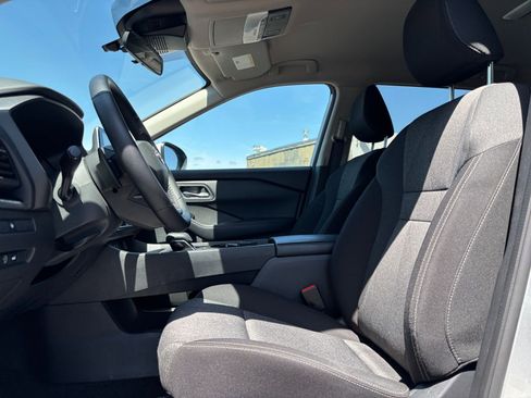 Used 2025 Nissan Rogue SV AWD/4WD image 30