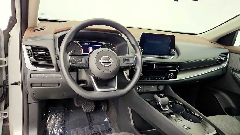 Used 2023 Nissan Rogue SV FWD image 12