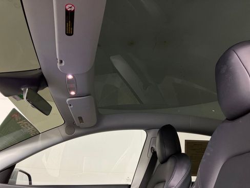 Used 2021 Tesla Model Y Long Range image 32
