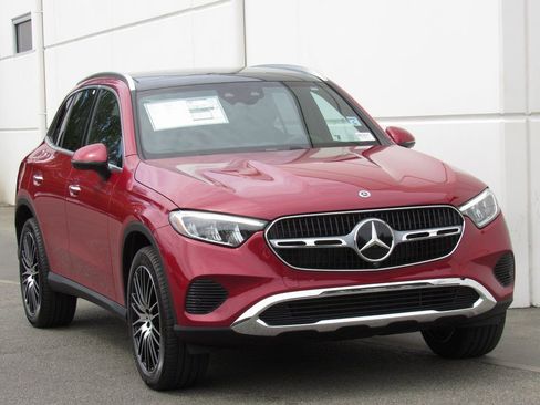 New 2025 Mercedes-Benz GLC 300 4MATIC image 2
