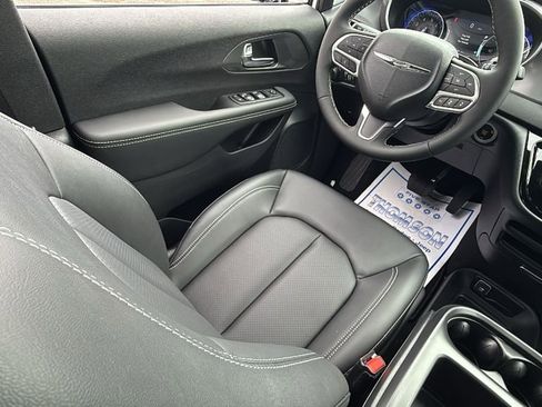 New 2026 Chrysler Voyager LX image 16