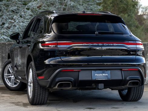 Certified 2025 Porsche Macan image 3