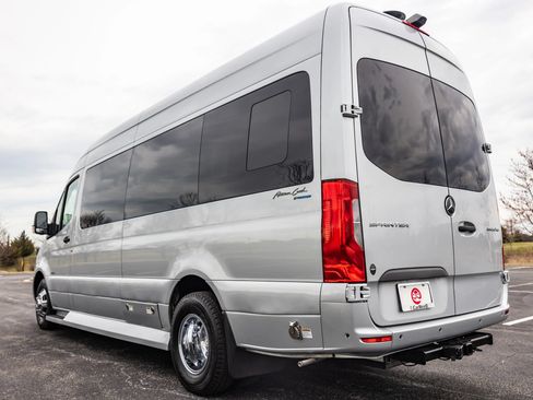 Used 2019 Mercedes-Benz Sprinter 170 w/ Premium Plus Package image 37