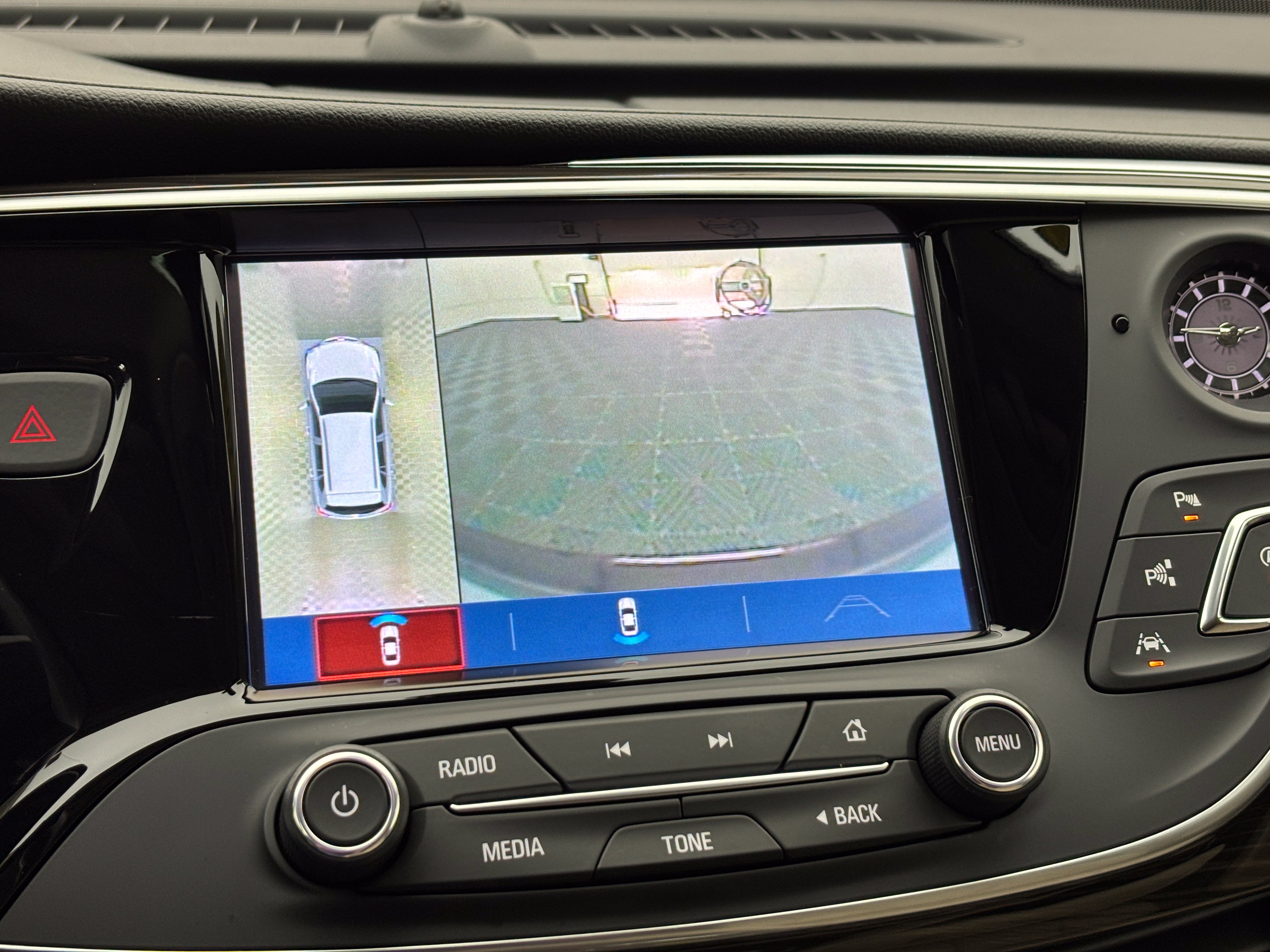 Used 2020 Buick Envision Premium w/ Driver Confidence Package AWD/4WD image 4