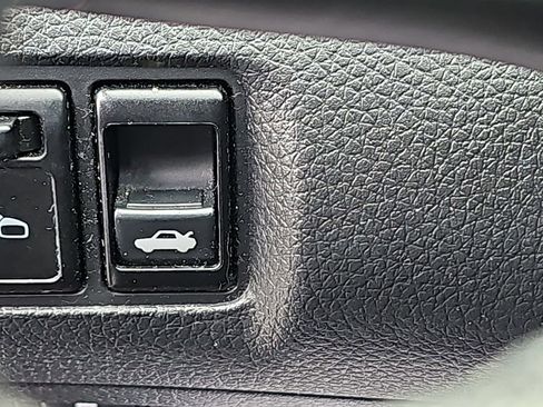 Used 2019 Nissan Sentra SV FWD image 18