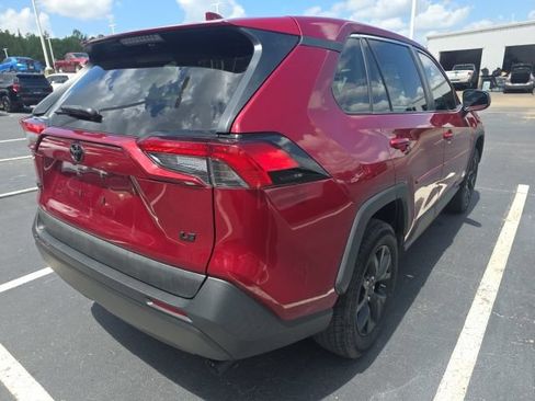 Used 2022 Toyota RAV4 LE FWD image 4