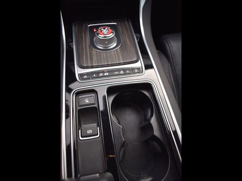 Used 2016 Jaguar XF S image 13