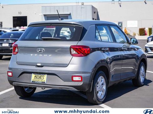 New 2026 Hyundai Venue SE FWD image 6