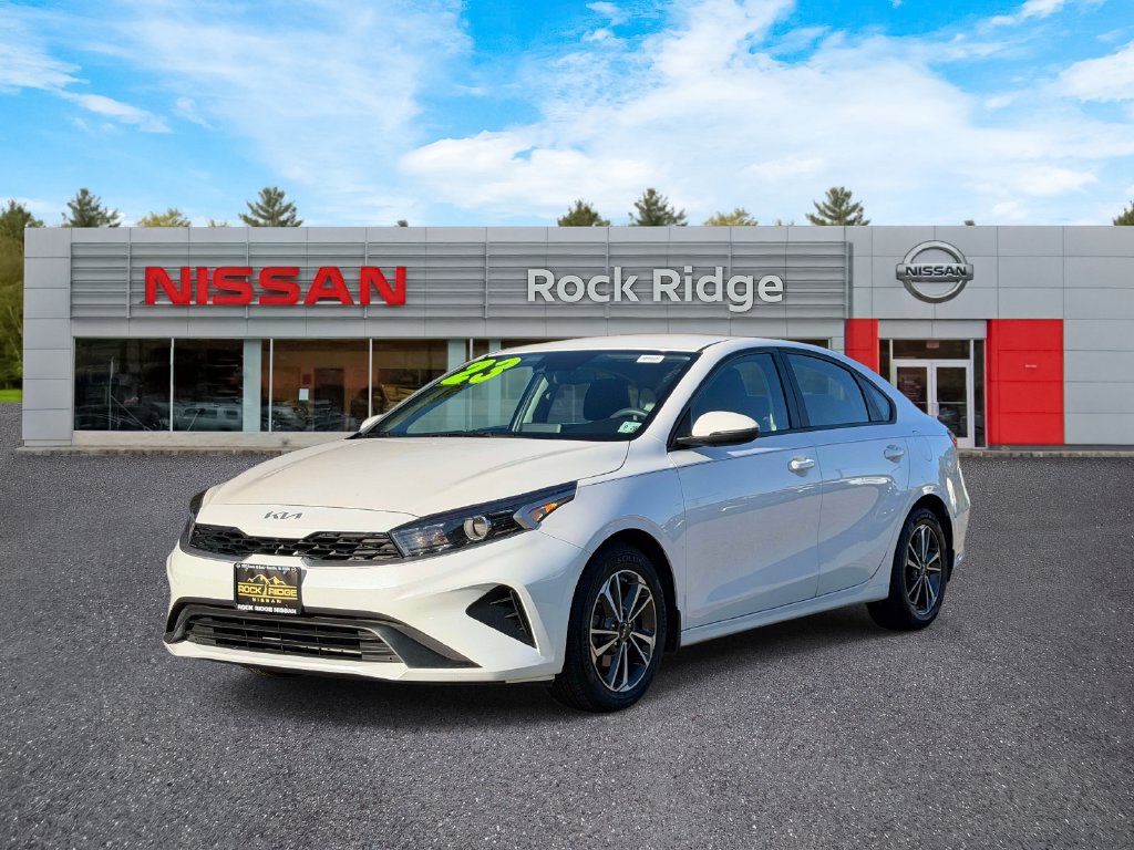 Used 2023 Kia Forte LXS w/ LXS Technology Package FWD image 2