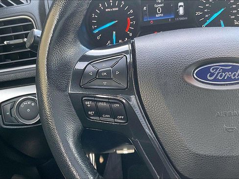 Used 2019 Ford Explorer XLT FWD image 11