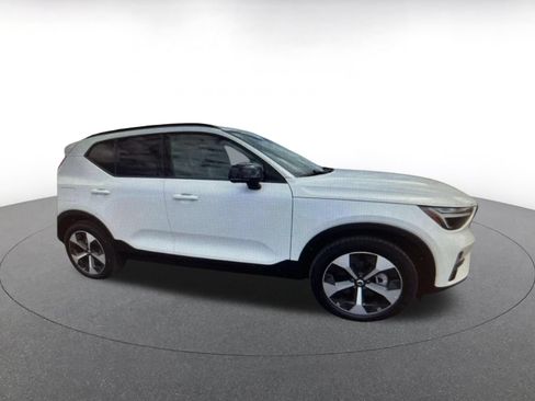 Used 2024 Volvo XC40 B5 Core AWD/4WD image 5