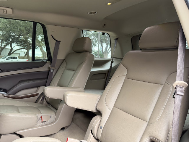 Used 2020 Chevrolet Tahoe LT w/ Luxury Package RWD image 17