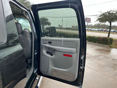 Used 2005 Chevrolet Avalanche Z66 w/ Preferred Equipment Group image 19