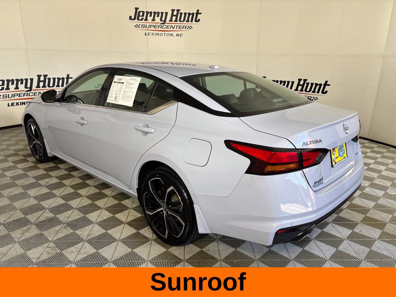 Used 2024 Nissan Altima 2.5 SR w/ SR Premium Package AWD/4WD image 9