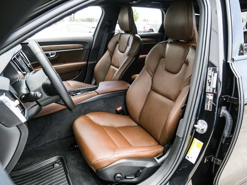Used 2025 Volvo V90 B6 Cross Country Plus w/ Protection Package Premier AWD/4WD image 24