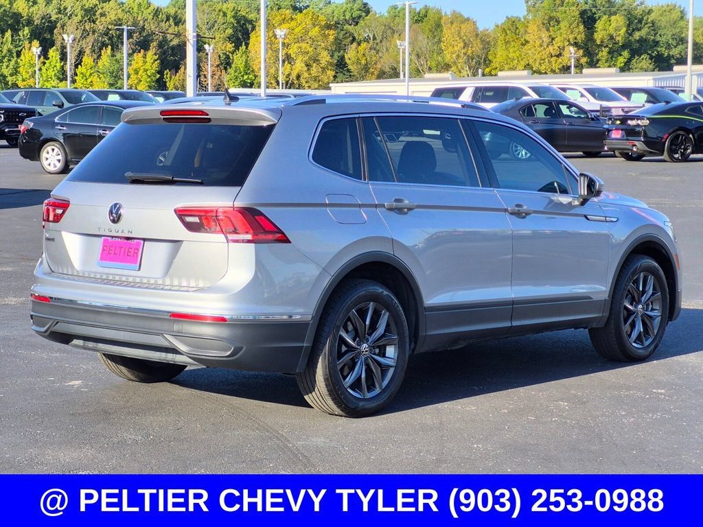 Used 2023 Volkswagen Tiguan SE w/ Panoramic Sunroof Package FWD image 6