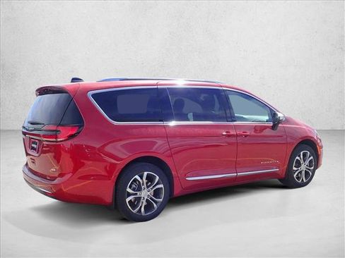 New 2026 Chrysler Pacifica Pinnacle image 4