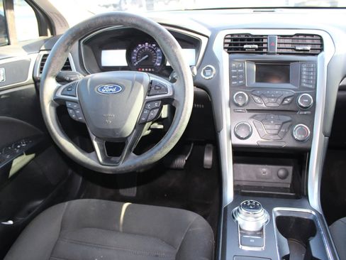 Used 2018 Ford Fusion SE image 8