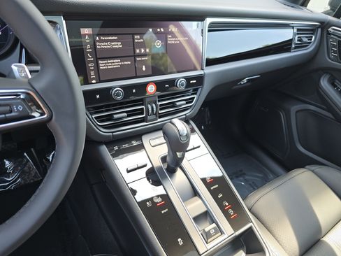 New 2025 Porsche Macan image 27