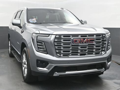 Used 2025 GMC Yukon Denali RWD image 3