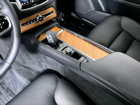 Used 2024 Volvo XC90 B6 Plus w/ Protection Package image 17