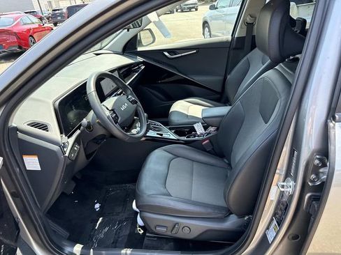 Used 2023 Kia Niro EX FWD image 14