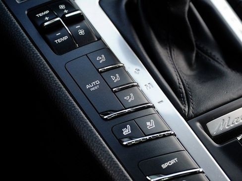 Used 2020 Porsche Macan S image 18