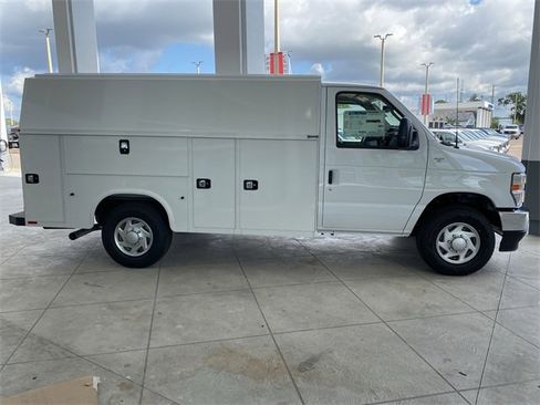 New 2026 Ford E-350 and Econoline 350 Super Duty w/ Power Equipment Group image 5
