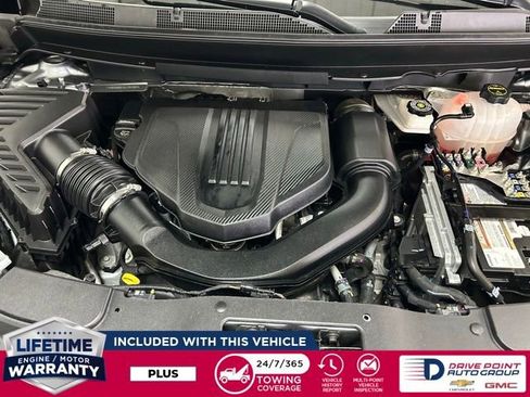 Used 2025 Chevrolet Traverse LT FWD image 8