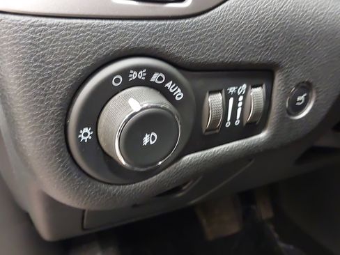 Used 2021 Jeep Cherokee Latitude Lux 80th Anniv w/ Quick Order Package 26U 80TH FWD image 31