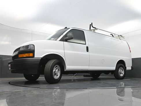 Used 2022 Chevrolet Express 2500 w/ Driver Convenience Package RWD image 22
