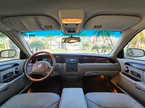 Used 2003 Lincoln Town Car Cartier image 79